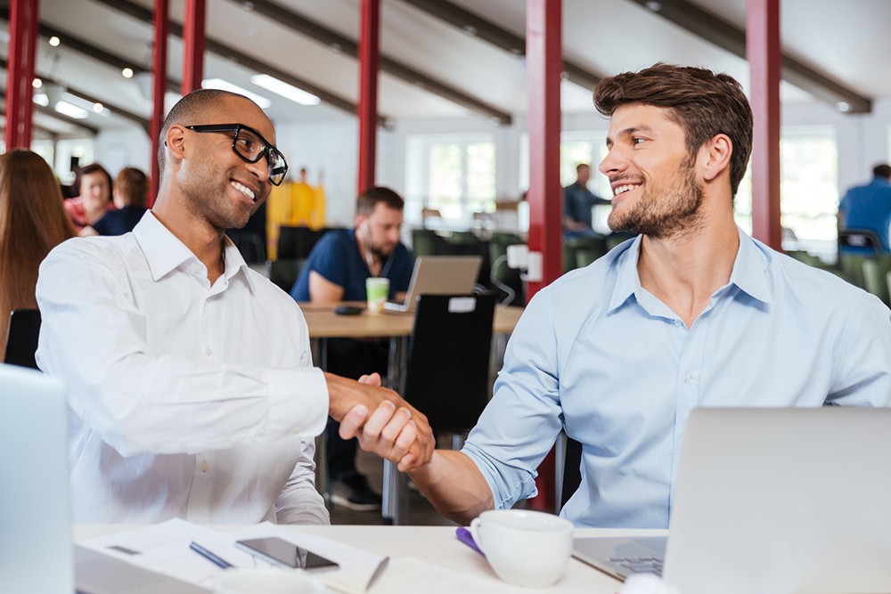 Fomentando a conexão: 5 passos para se relacionar com sucesso com seus colegas de trabalho