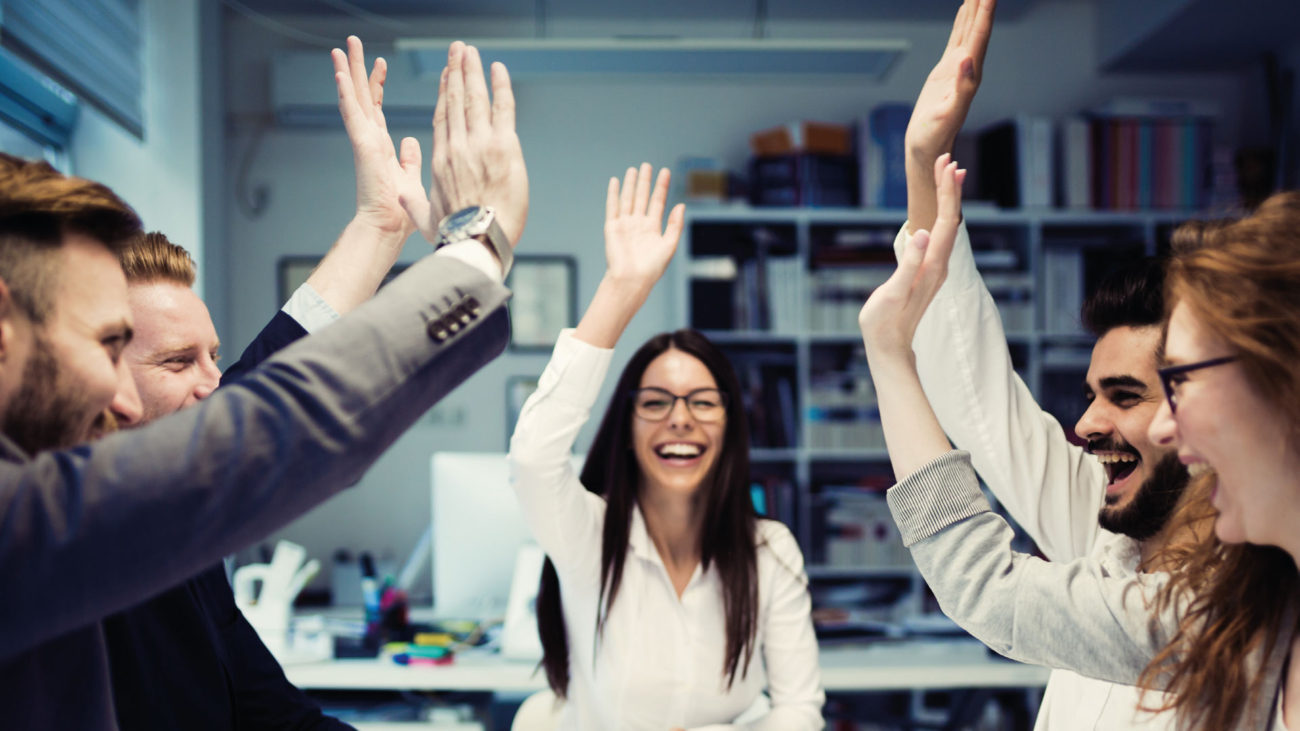 Qual a importância de se sentir feliz no ambiente de trabalho