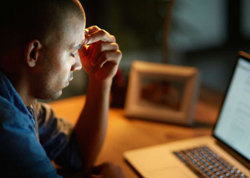 Saúde mental e trabalho: saiba como evitar esgotamento profissional no dia a dia